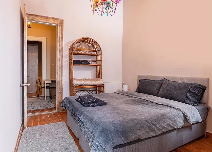 Charming 6 Ideal For Families&groups Villa